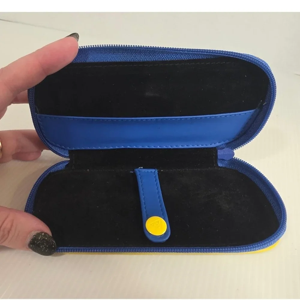 Guess Watch‎ Glasses Case OS Blue Fair Waterpro Vintage Zippered Pouch CASE ONLY
